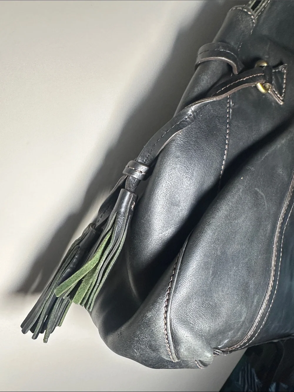 Dooney & Bourke black weekender large heavy leather bag with zipper